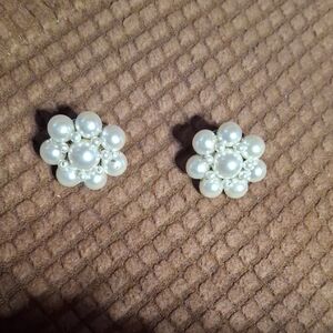 Vintage Elegant Pearl Flower Earrings Clip On